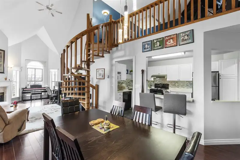 316 7151 121 STREET - photo 2 of 26