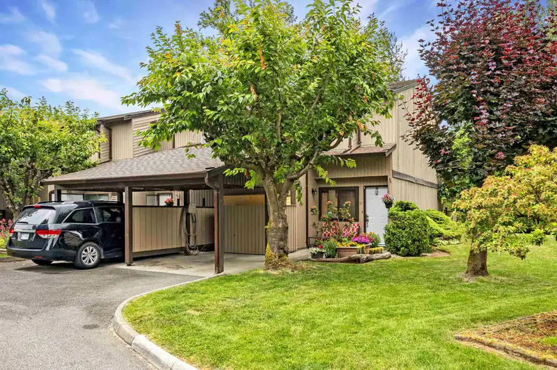 90 27044 32 AVENUE - photo 1 of 39