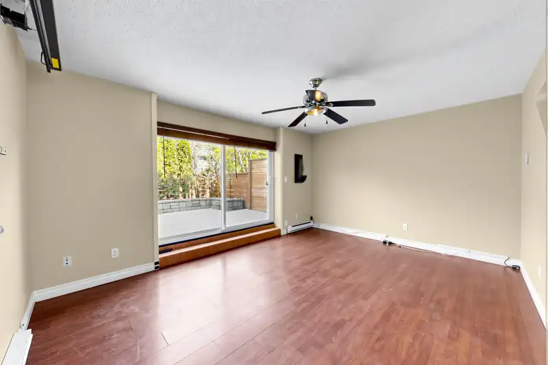 982 HOWIE AVENUE - photo 2 of 22