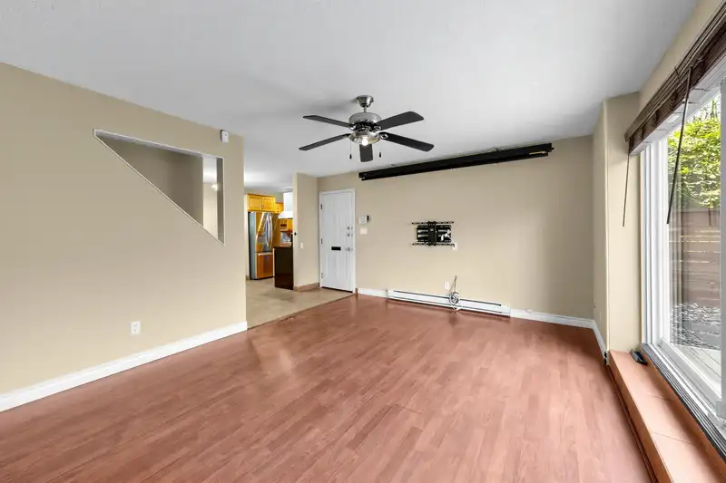 982 HOWIE AVENUE - photo 3 of 22
