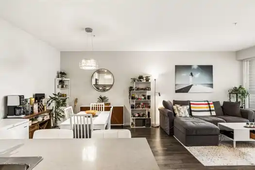 412 1152 WINDSOR MEWS