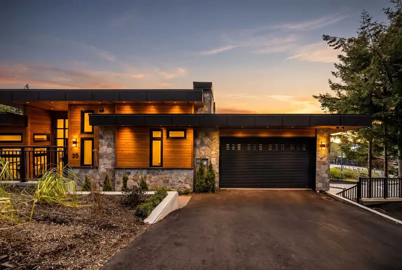 35 KELVIN GROVE WAY - photo 1 of 40