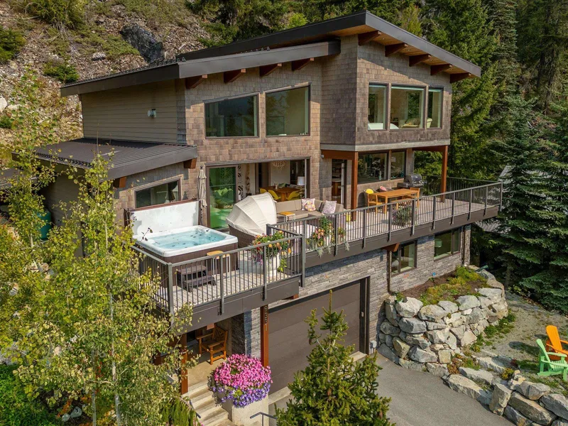 9331 EMERALD DRIVE - photo 2 of 25