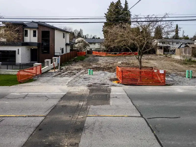 7759 115 STREET - photo 2 of 21