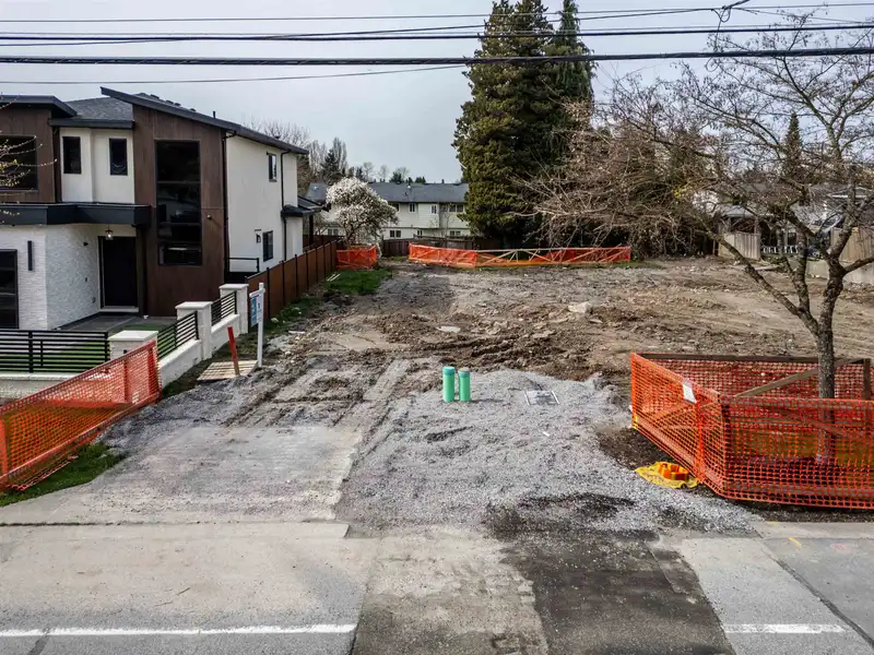 7759 115 STREET - photo 3 of 21