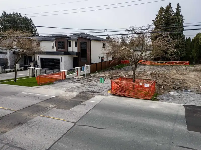 7759 115 STREET - photo 4 of 21