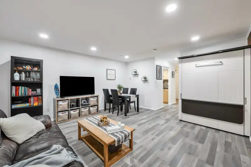 123 11806 88 AVENUE - photo 1 of 34
