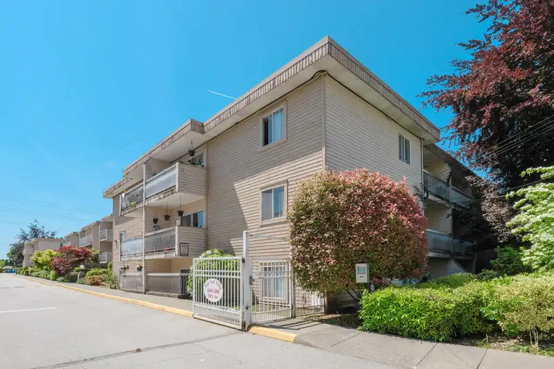 123 11806 88 AVENUE - photo 2 of 34