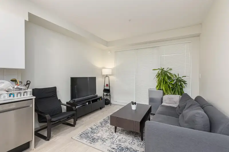 406 10838 WHALLEY BOULEVARD - photo 3 of 21