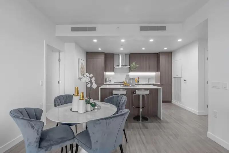 2702 2311 BETA AVENUE - photo 4 of 34