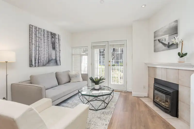 2836 E KENT AVENUE SOUTH - photo 2 of 38