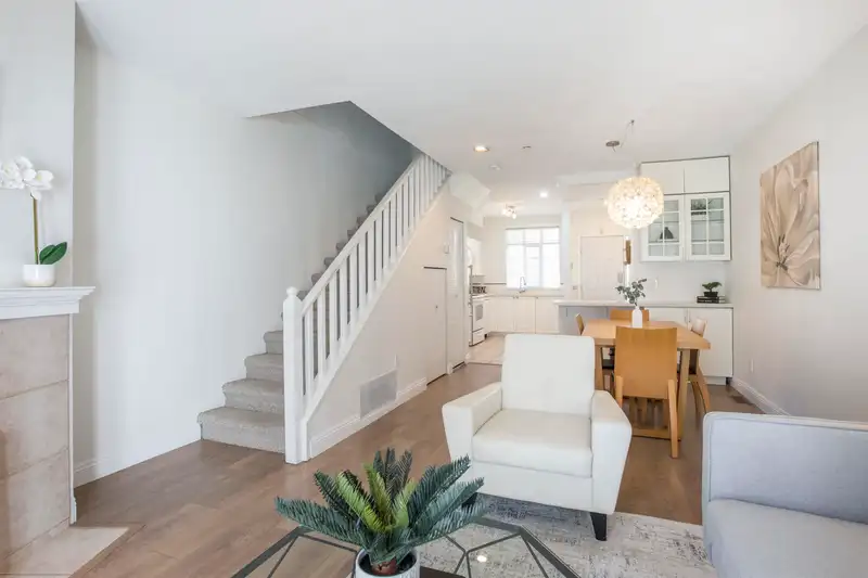 2836 E KENT AVENUE SOUTH - photo 3 of 38