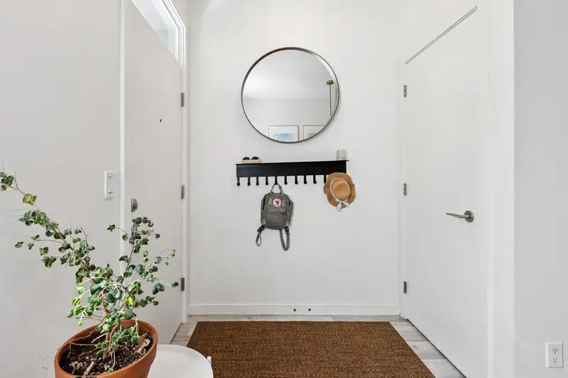 8 433 SEYMOUR RIVER PLACE - photo 4 of 33