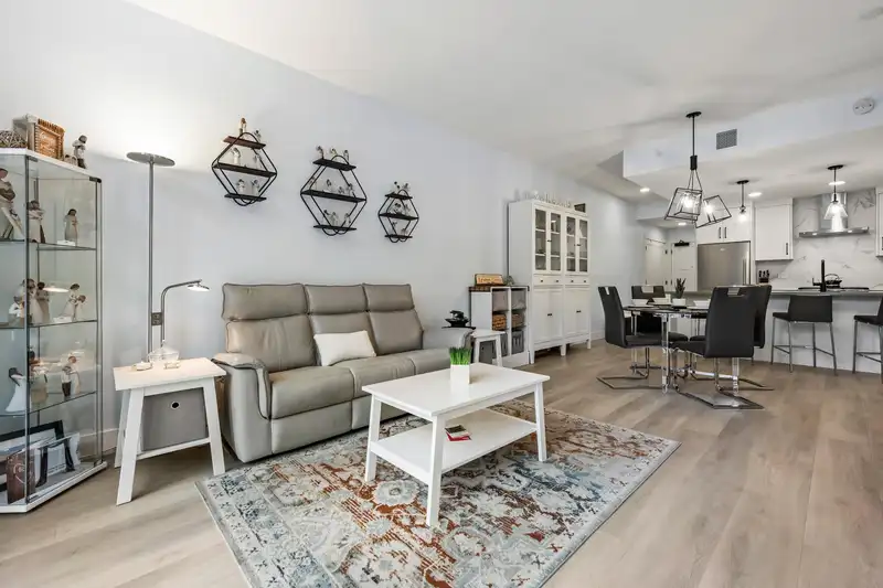 608 120 ESPLANADE AVENUE - photo 4 of 40