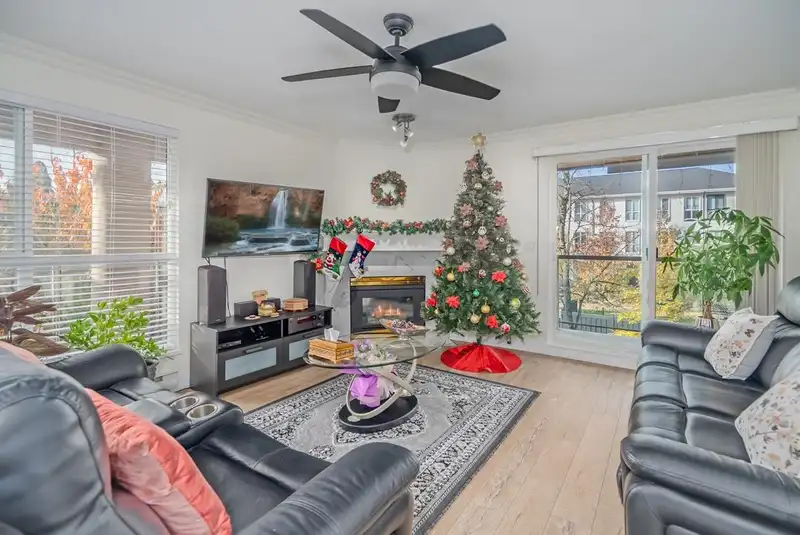 209 14993 101A AVENUE - photo 2 of 36