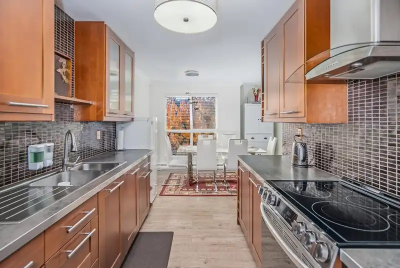 209 14993 101A AVENUE - photo 4 of 36
