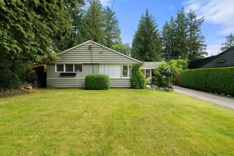 3046 PRINCESS AVENUE - photo 2 of 38