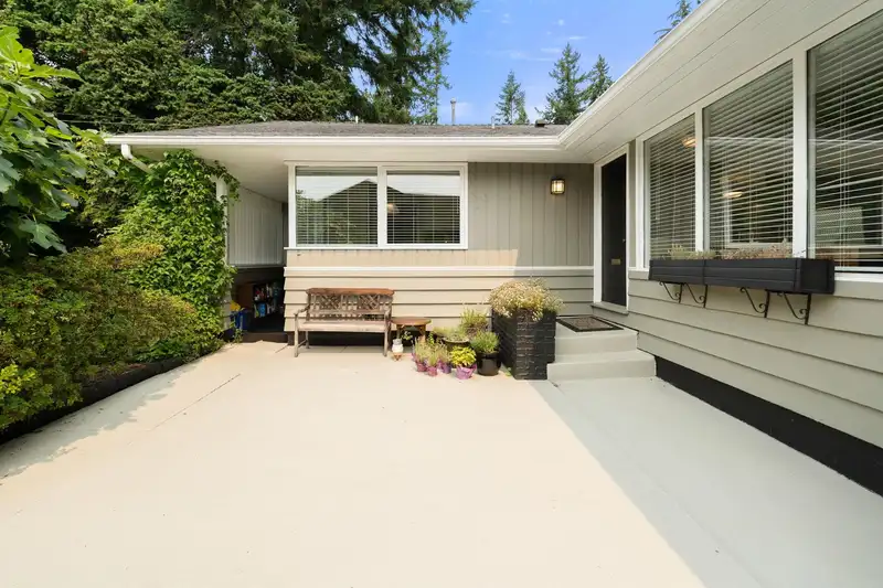 3046 PRINCESS AVENUE - photo 3 of 38