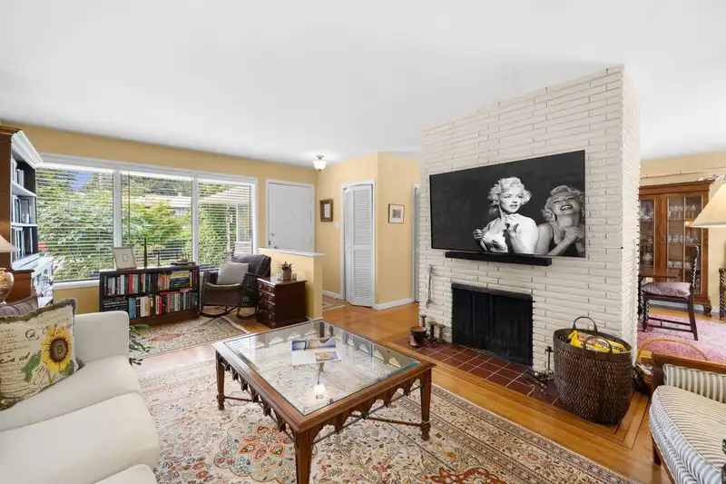 3046 PRINCESS AVENUE - photo 4 of 38