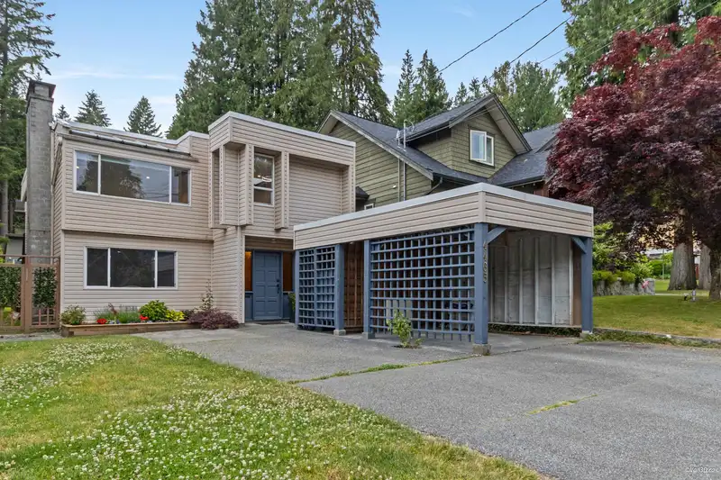 4465 UNDERWOOD AVENUE - photo 2 of 36