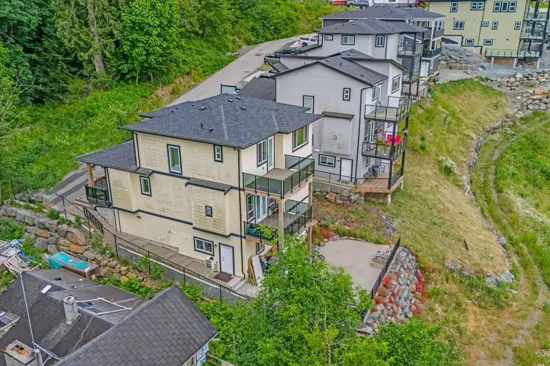 8235 HARVEST PLACE - photo 2 of 29