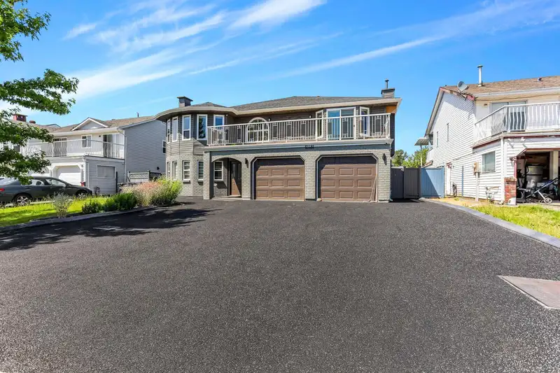 12481 75A AVENUE - photo 2 of 31
