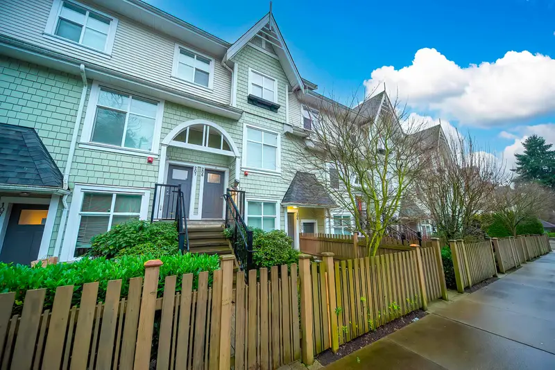 206 7250 18TH AVENUE - photo 3 of 25