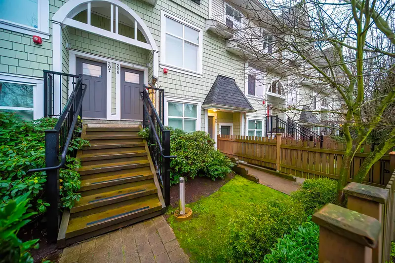 206 7250 18TH AVENUE - photo 4 of 25