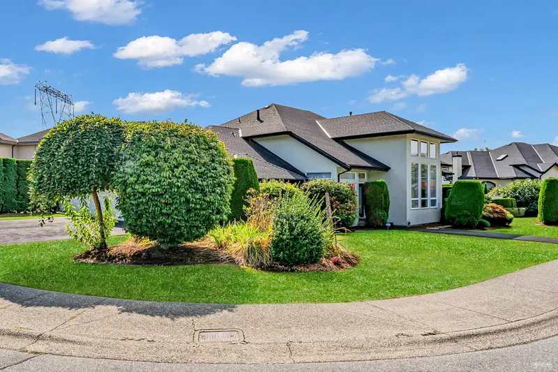 14260 82A AVENUE - photo 4 of 25