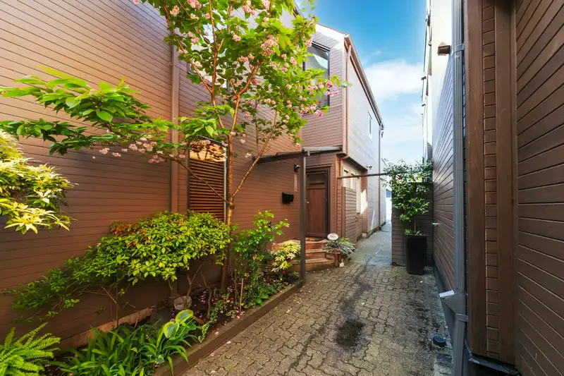 1951 CREELMAN AVENUE - photo 1 of 40