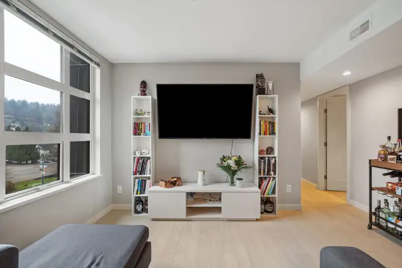 508 95 MOODY STREET - photo 3 of 34