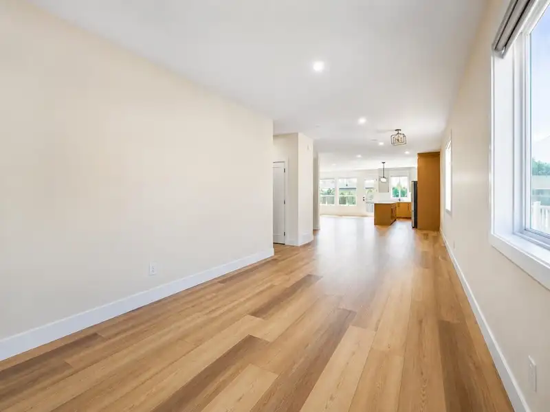 32034 HILLCREST AVENUE - photo 4 of 39