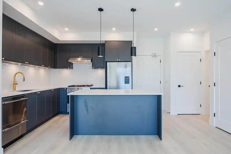 312 2425 166 STREET - photo 2 of 33