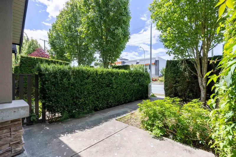 185 2501 161A STREET - photo 4 of 31