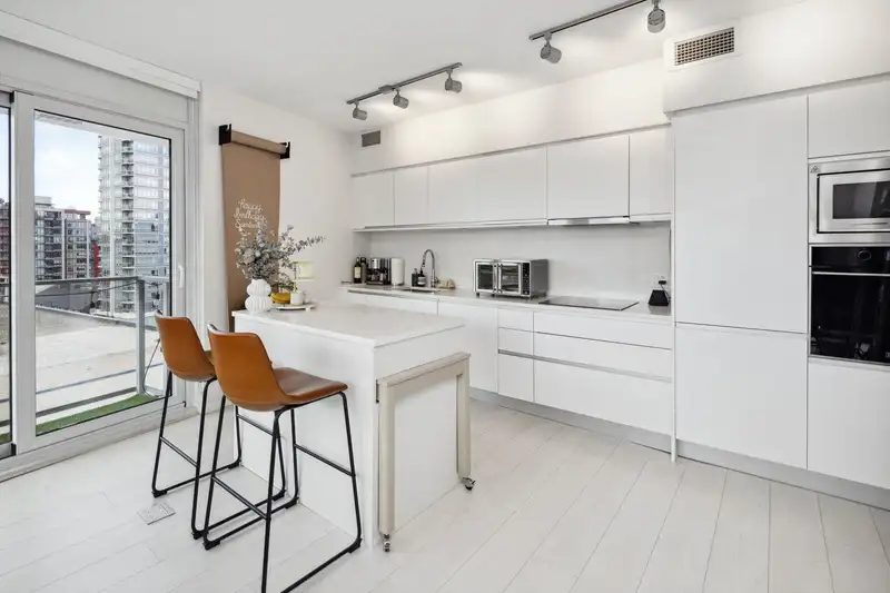802 180 E 2ND AVENUE - photo 3 of 28