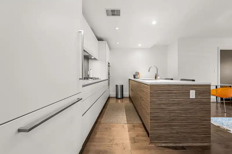 205 2035 W 4TH AVENUE - photo 3 of 19