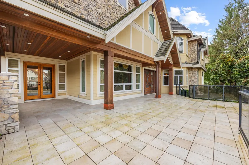 14072 32A AVENUE - photo 3 of 25