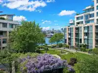 302 1228 MARINASIDE CRESCENT - thumbnail 4