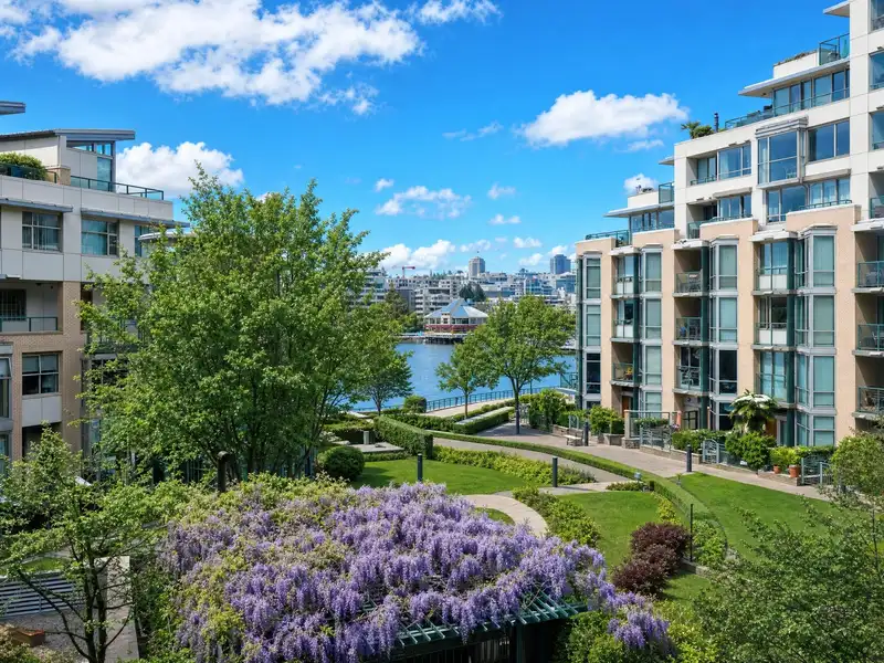 302 1228 MARINASIDE CRESCENT - photo 4 of 36