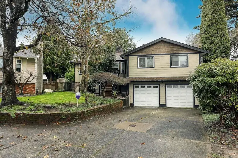 9078 118 STREET - photo 3 of 25