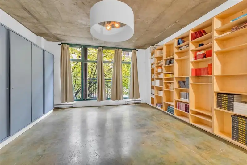 210 22 E CORDOVA STREET - photo 2 of 24