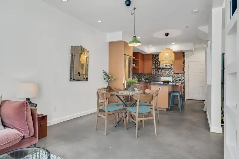 122 3440 W BROADWAY - photo 2 of 29