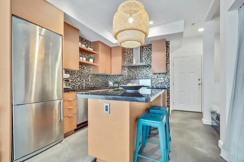 122 3440 W BROADWAY - photo 4 of 29