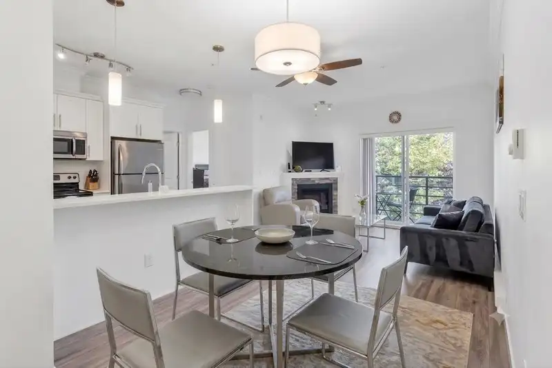 320 8183 121A STREET - photo 3 of 17