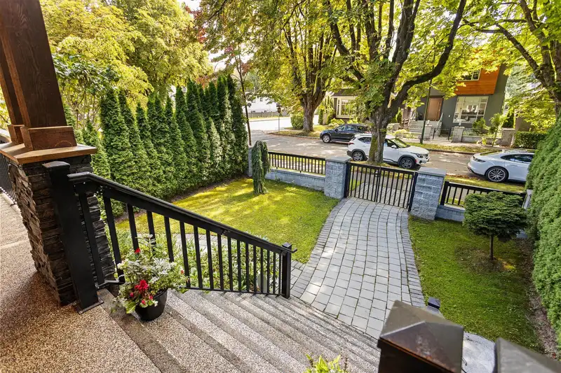 2811 W 12TH AVENUE - photo 4 of 40