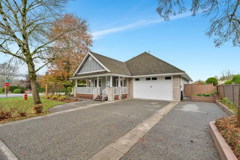 21605 47A AVENUE - photo 3 of 40