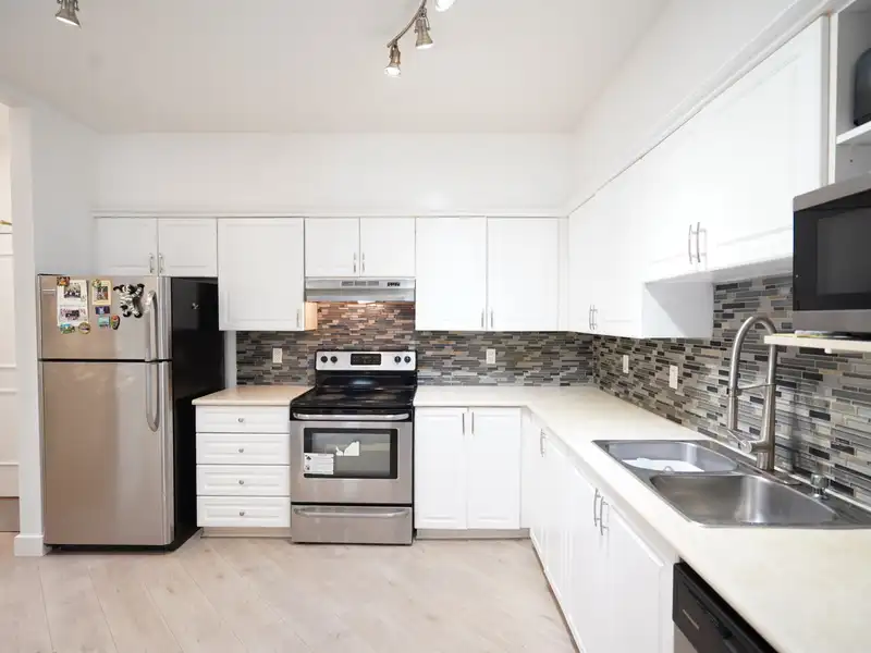115 8139 121A STREET - photo 3 of 23