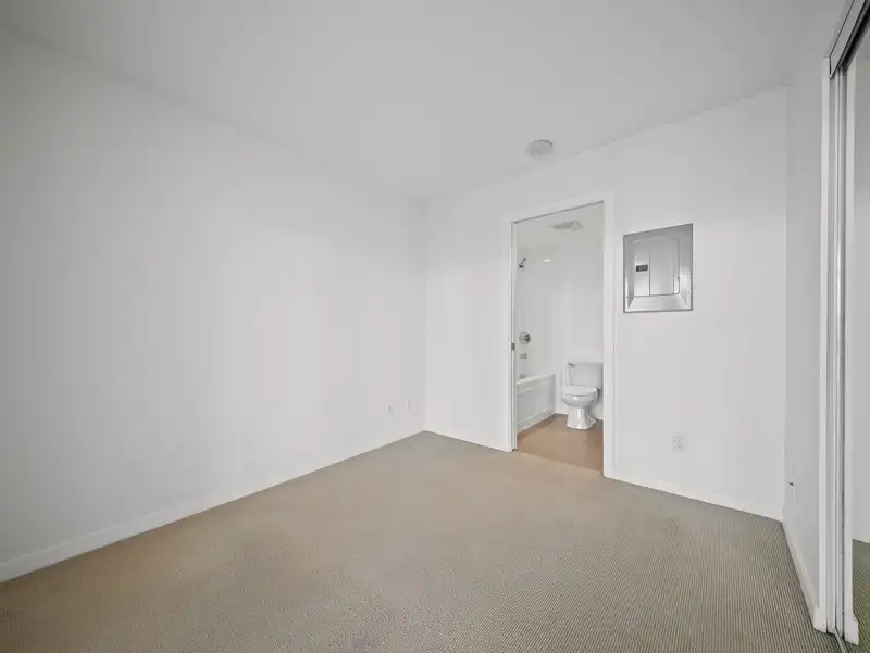 3305 13688 100 AVENUE - photo 2 of 40
