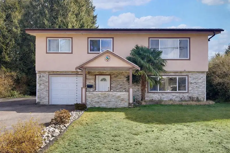 3436 WELLINGTON STREET - photo 1 of 32
