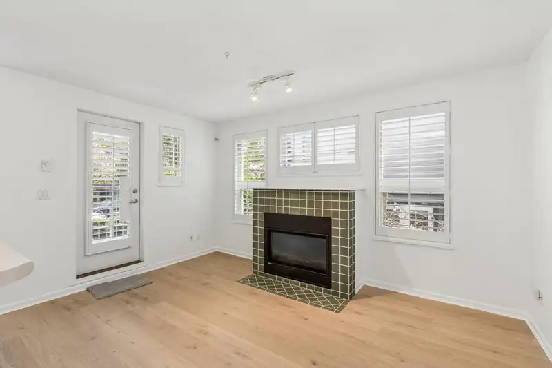 206 2490 W 2ND AVENUE - photo 4 of 11